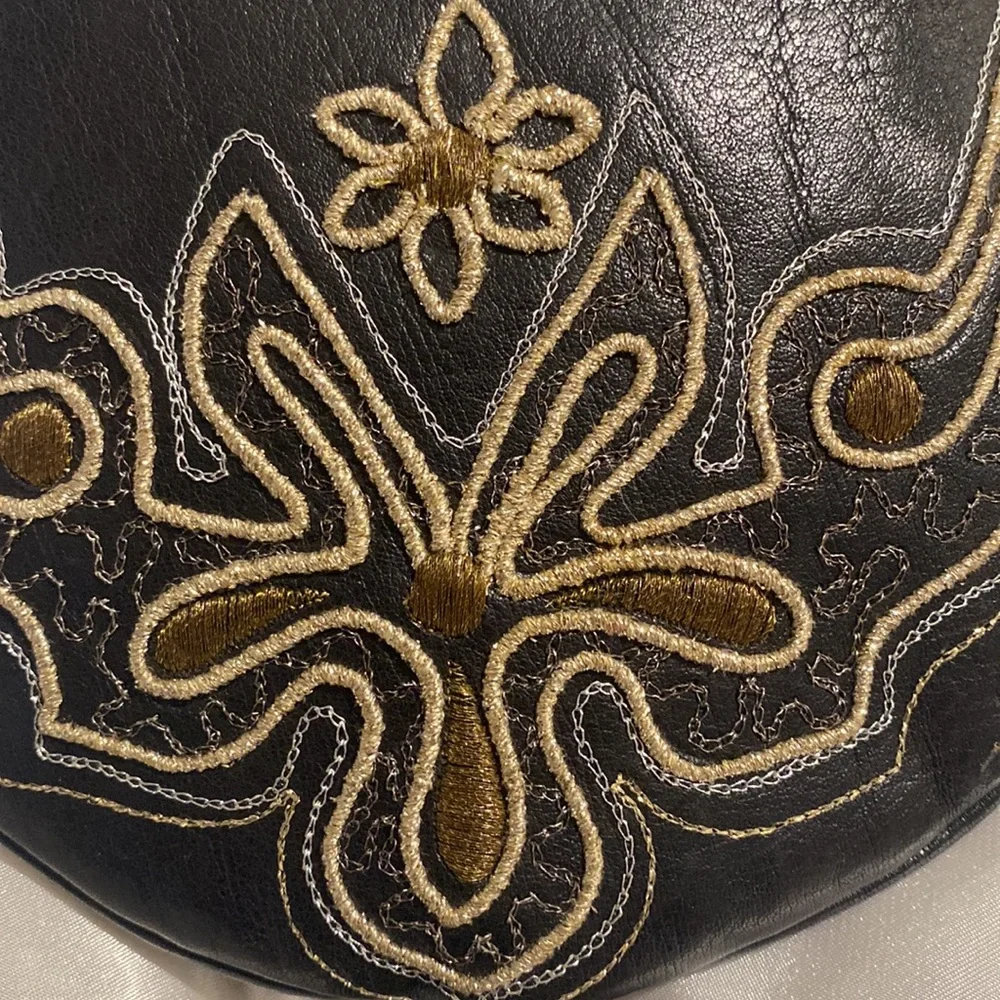 BRACCIALINI VINTAGE LEATHER CROSSOVER BAG WITH EMBEZZLEMENT